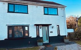 Entire Charming 5-Bed House In Darwen Blackburn Bb1 Free Parking Roadside