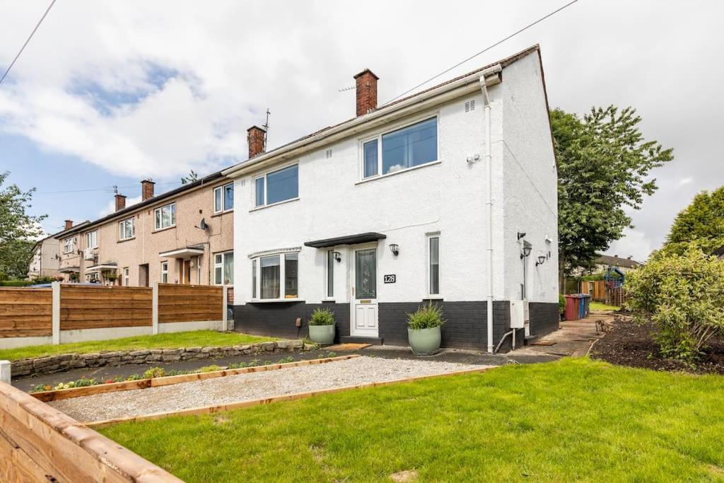 Entire Charming 5-Bed House In Darwen Blackburn Bb1 Free Parking Roadside Rishton Exterior photo